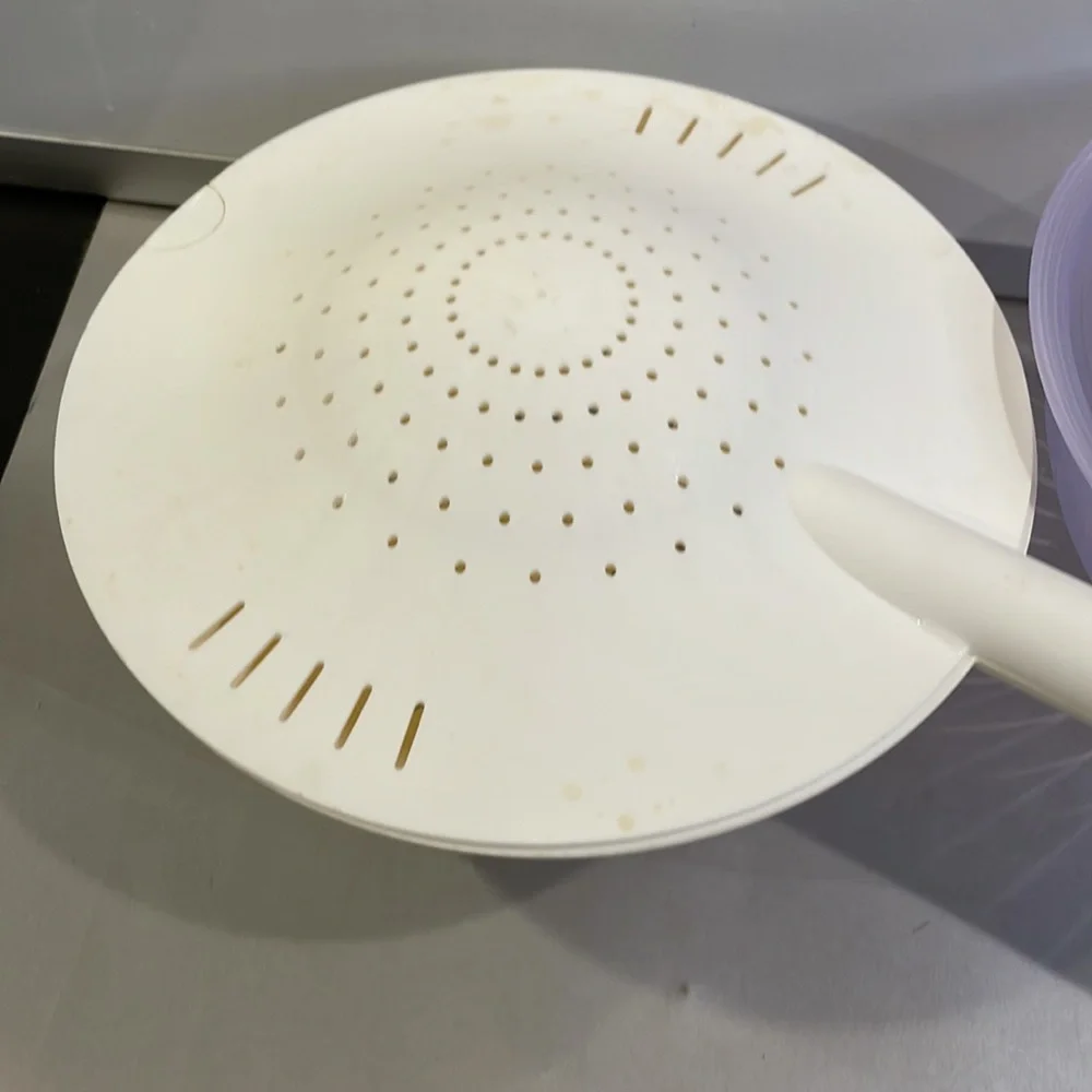 Tupperware colanders (2)
